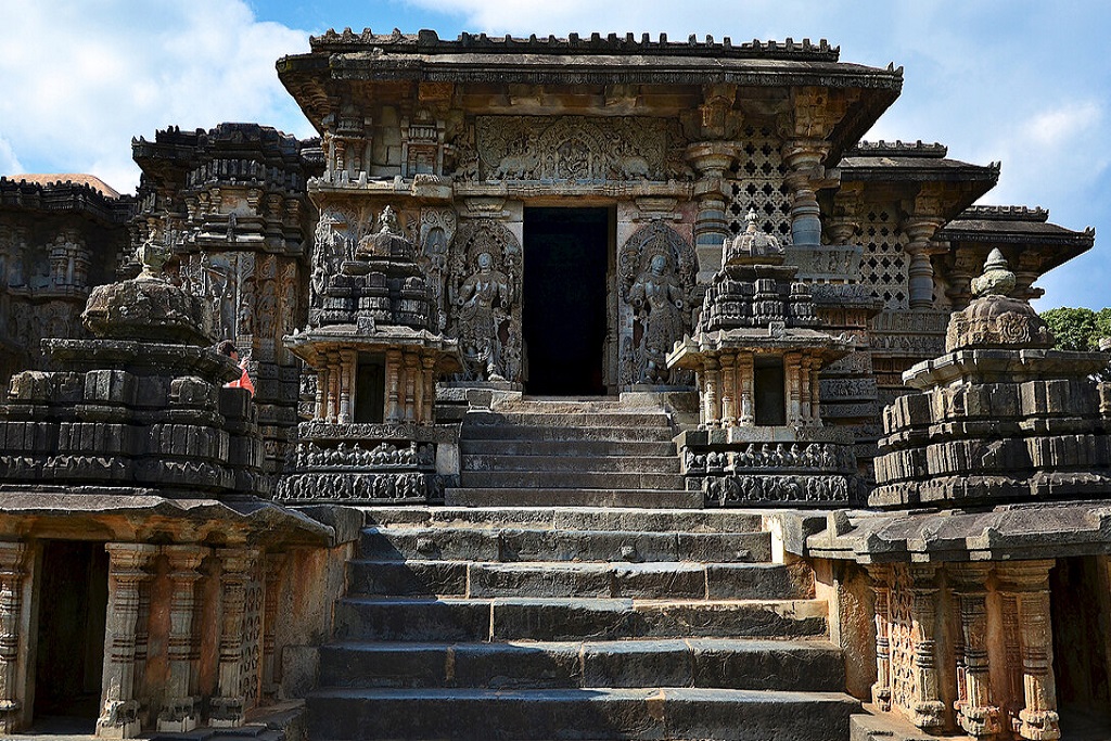Halebidu Temple- Great significance of the ancient Indian architecture Halebidu Temple- Great significance of the ancient Indian architecture